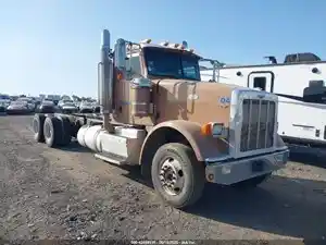 Salvage 2016 Peterbilt 367 - 81025