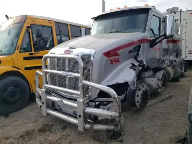 Peterbilt  579
