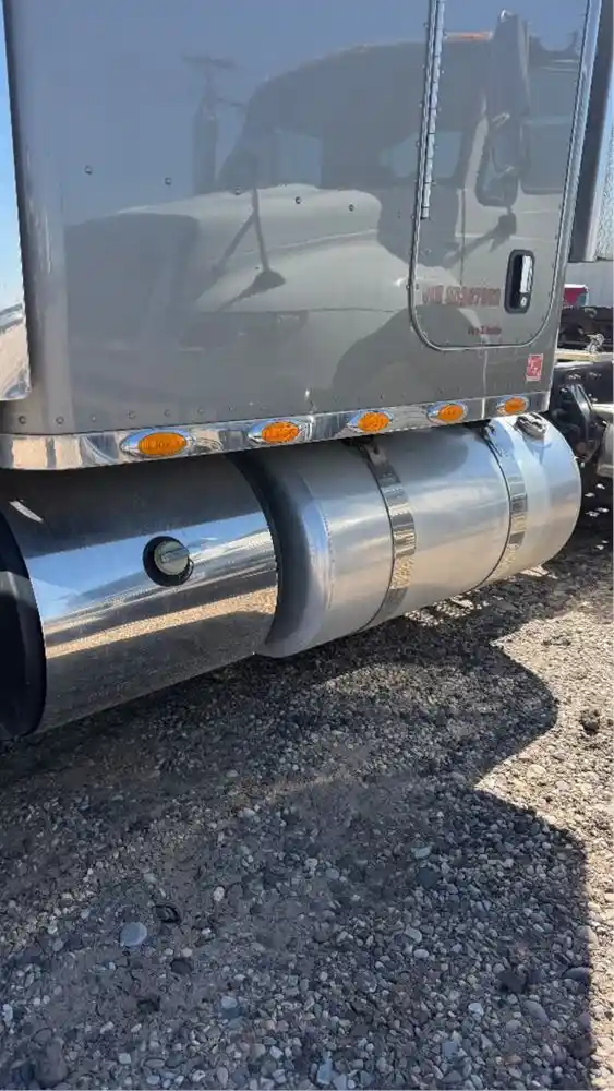 Image 7 of truck Used 2016 Peterbilt 579 Truck Tractor 