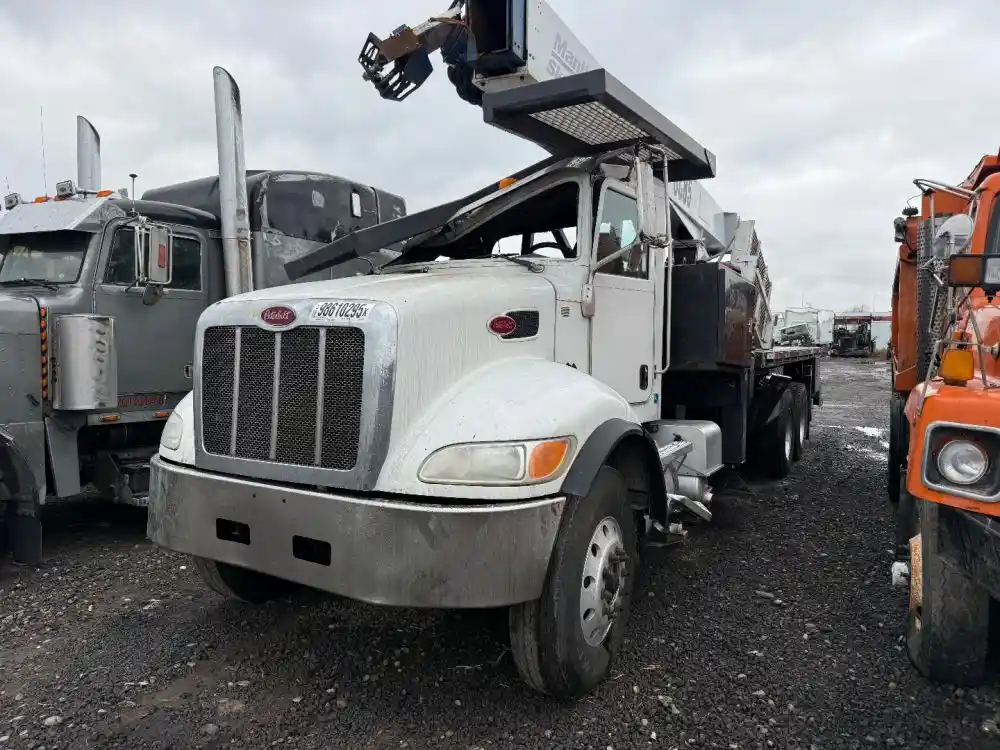 Image 2 of truck Salvage 2017 Peterbilt 348 Truck Delivery 