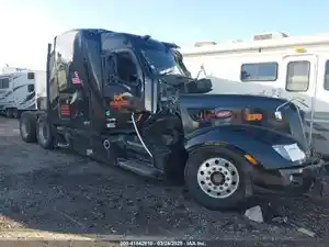 Salvage 2017 Peterbilt 579 - 51925