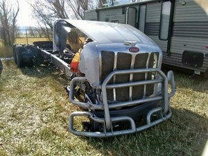 Salvage 2017 Peterbilt 579 - 82120
