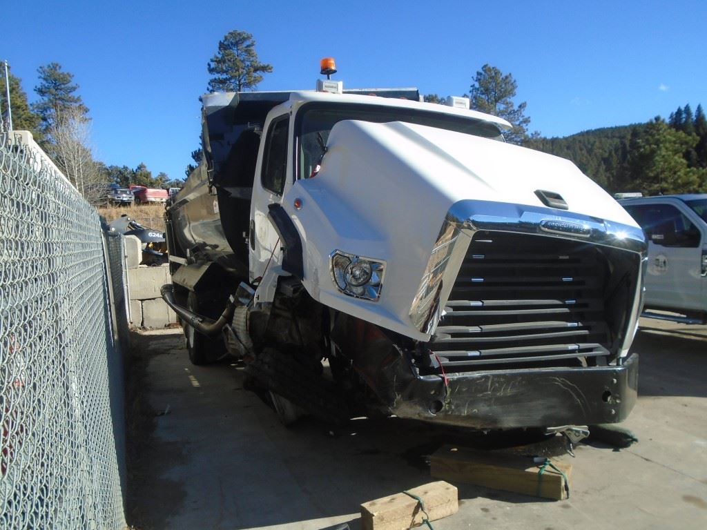 Freightliner  114SD