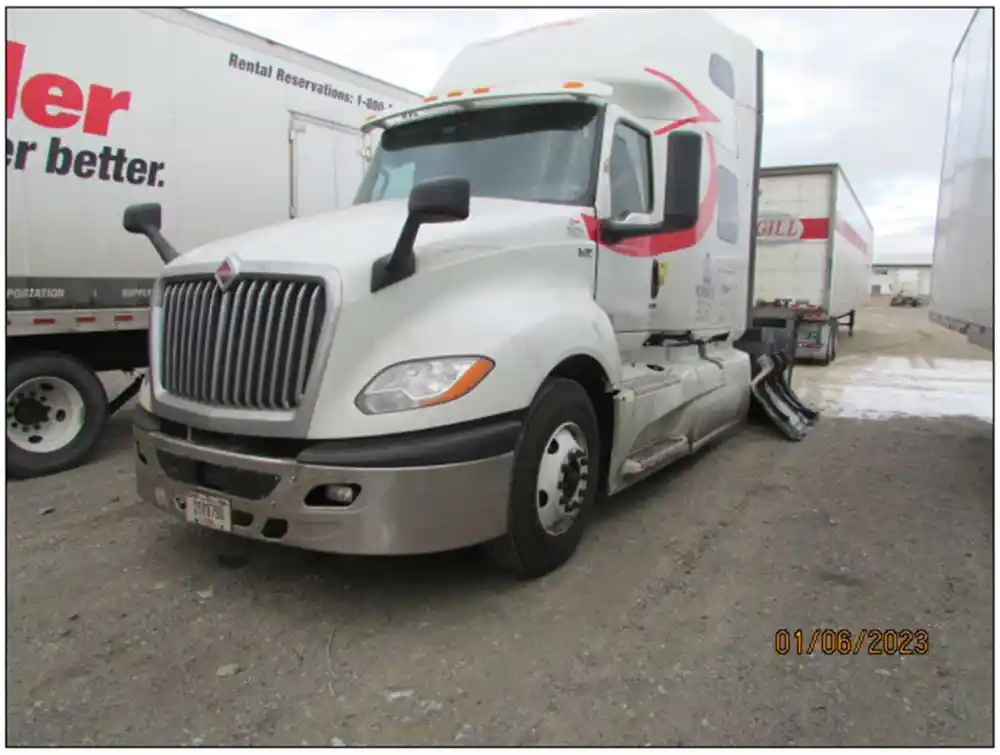International  LT625