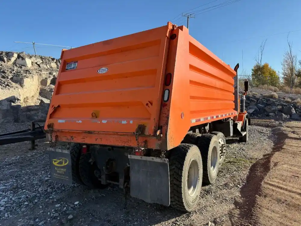 Image 5 of truck Used 2018 Kenworth T800 Dump Truck 