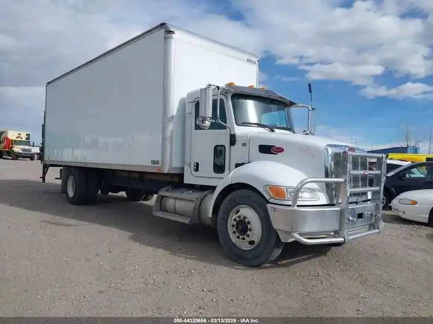 Peterbilt  337