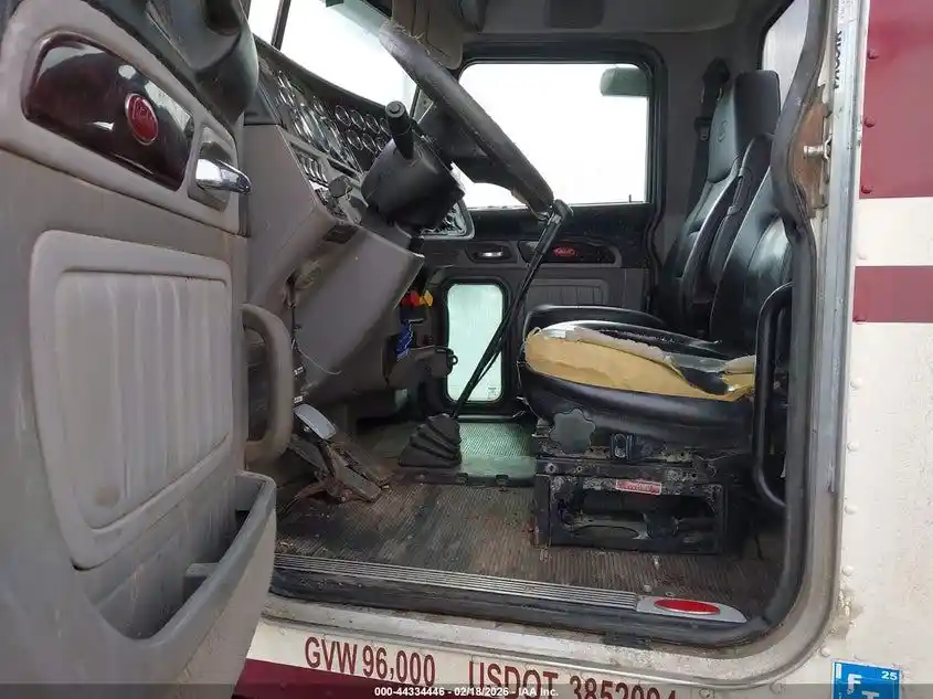 Image 5 of truck Salvage 2018 Peterbilt 389 Truck Tractor 