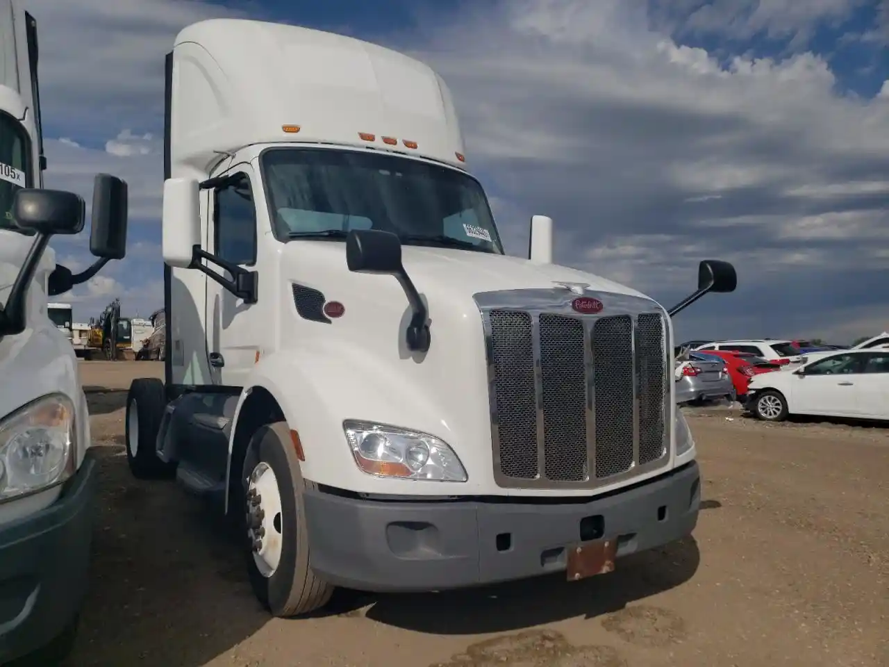 Image 2 of truck Used 2018 Peterbilt 579 Truck Tractor 