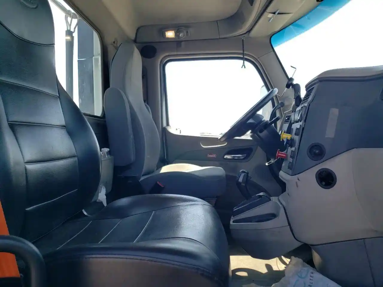 Image 5 of truck Used 2018 Peterbilt 579 Truck Tractor 