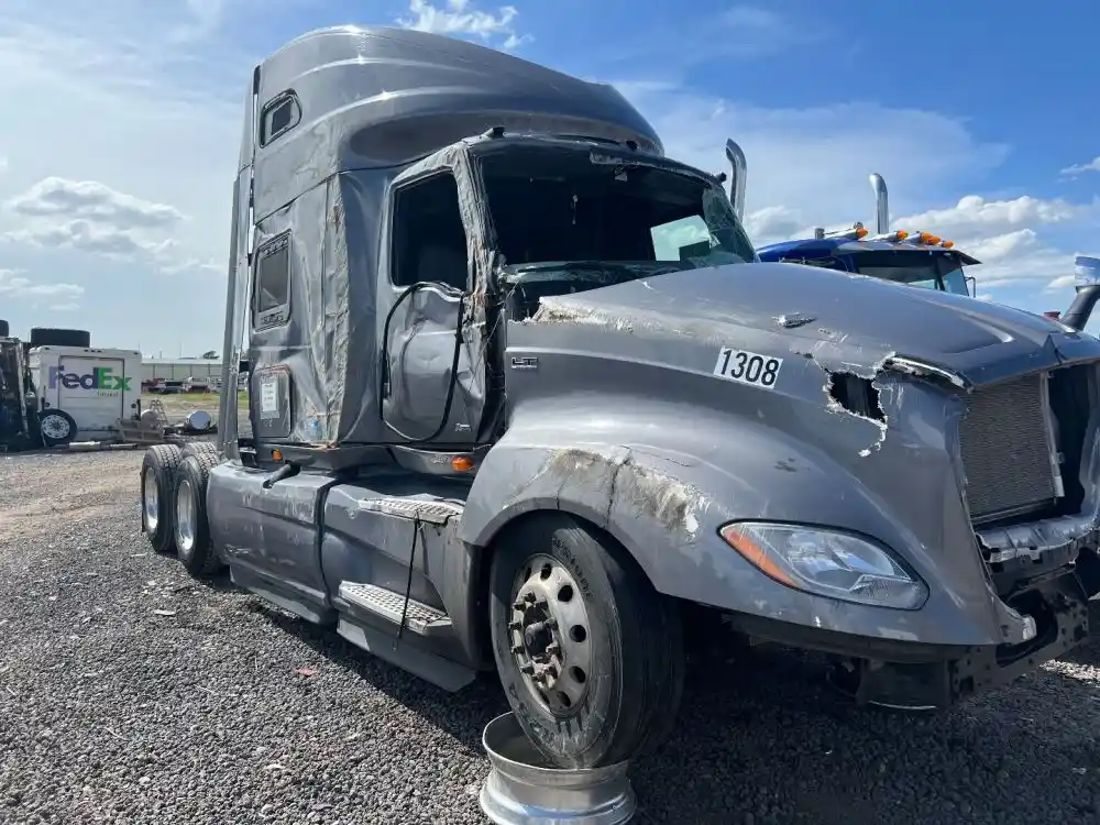 International  LT625