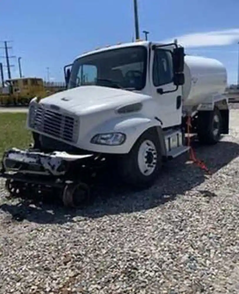 Freightliner  M2 106