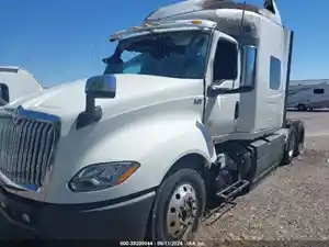 Salvage 2020 International LT625 - 111524