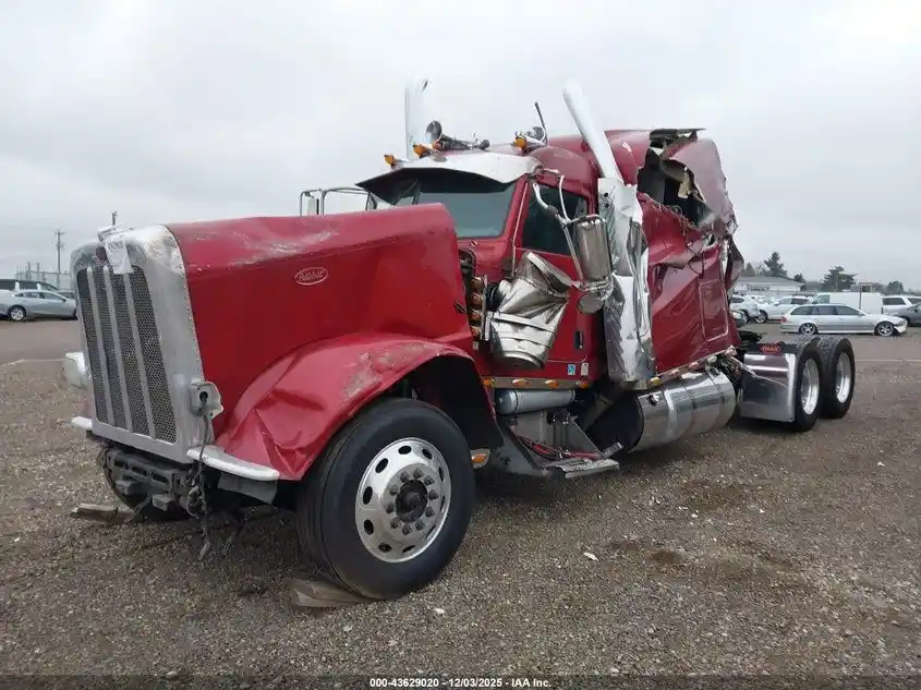 Image 2 of truck Salvage 2020 Peterbilt 389 Truck Tractor 