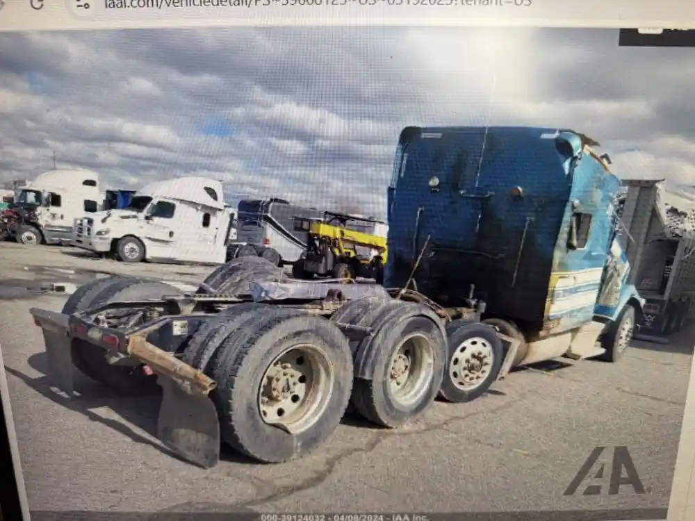 Image 2 of truck Salvage 2021 Peterbilt 389 Truck Tractor 