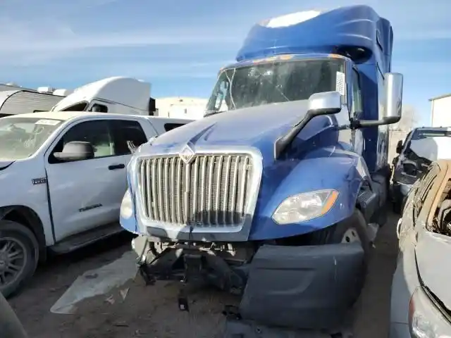 International  LT625