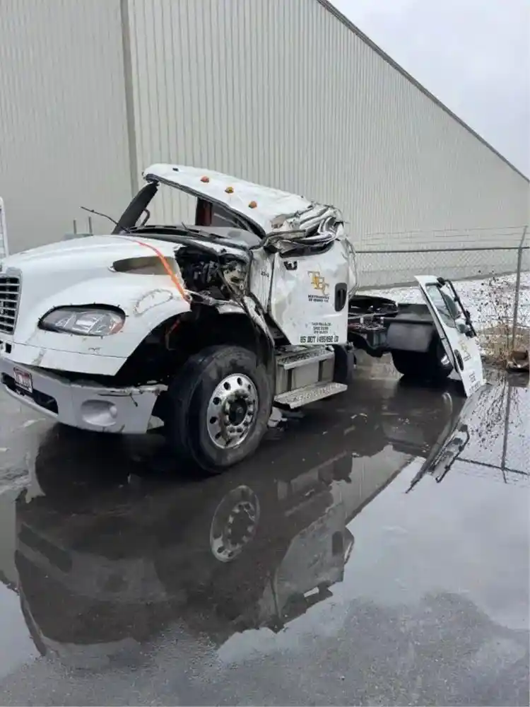 Freightliner  M2 106