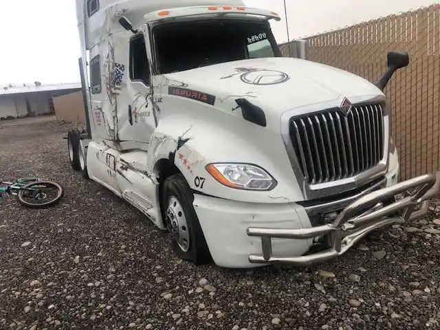 International  LT625