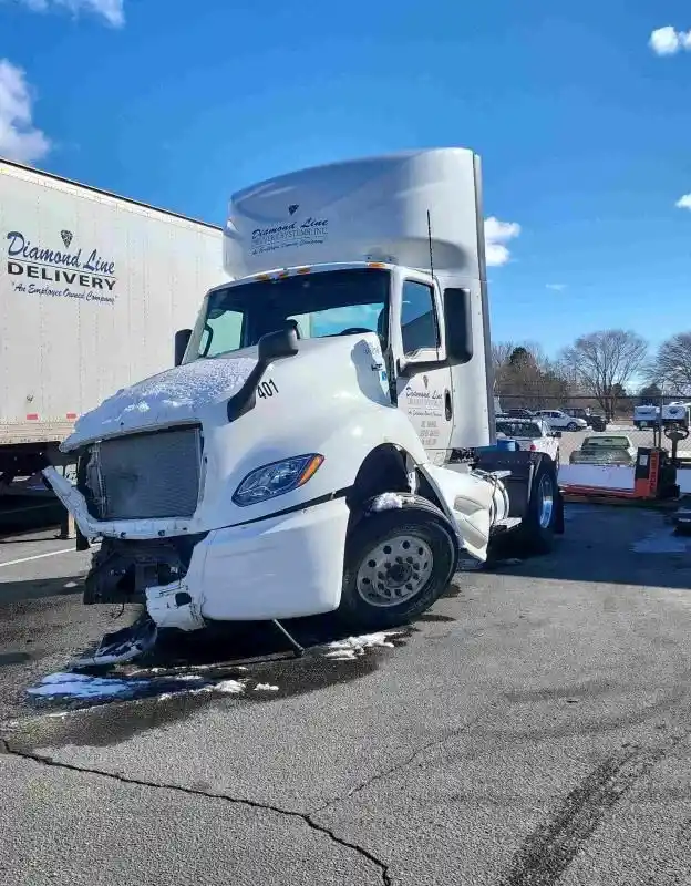 International  LT625