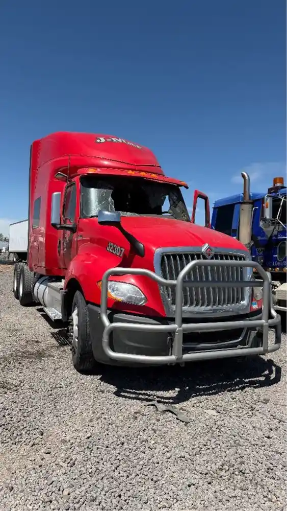 International  LT625