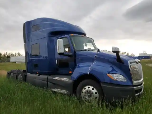 International  LT625