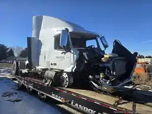 Salvage 2023 Volvo VNR - 31625