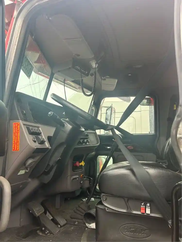 Image 8 of truck Used 2024 Peterbilt 389 Truck Tractor 
