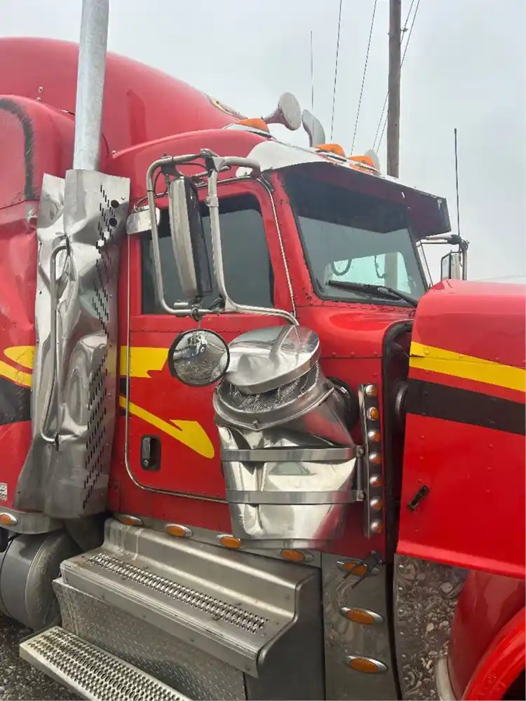 Image 15 of truck Used 2024 Peterbilt 389 Truck Tractor 