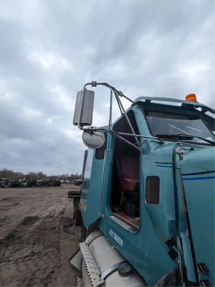 Salvage 1994 Marmon Long Nose Conventional Conventional For Parts Winger, Minnesota, United