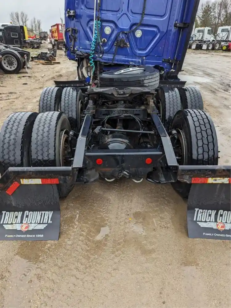 Salvage 2017 Freightliner Cascadia 125 Truck Tractor For Parts Winger, Minnesota, United