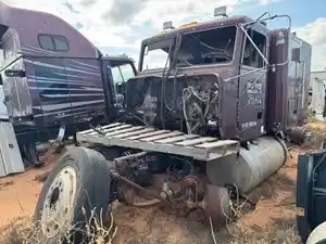 Salvage 1990 Freightliner FLD120 - 2662-S