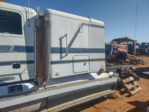1999 Freightliner FLD120 Truck for Parts (Stock #Unit-641-S)) Part Image