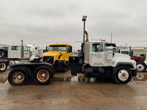 Salvage 1999 Mack RD688S - Unit-638-S