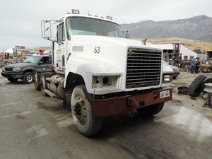 Salvage 1997 Mack CH 613 - 088144