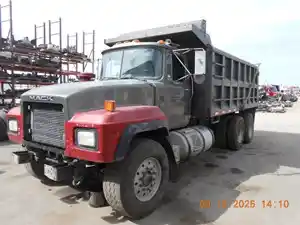 Salvage 1999 Mack RD688S - 045007