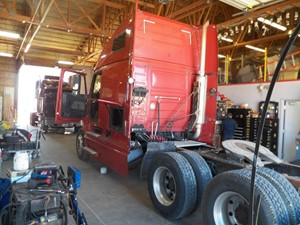 Salvage 2000 Volvo VNL64T660 - 309857