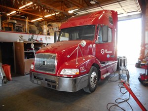 Salvage 2001 Volvo VNL - 332572