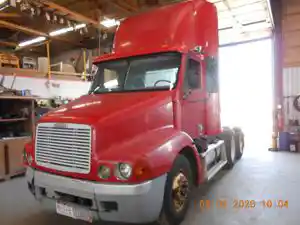 Salvage 2002 Freightliner COLUMBIA - K16629