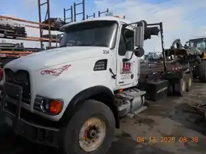 Salvage 2002 Mack CV713 - 002244
