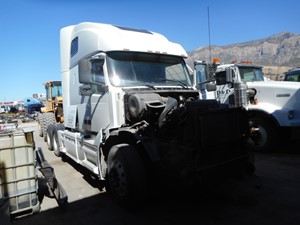 Salvage 2003 Volvo VNL - 360509