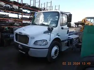 Salvage 2011 Freightliner M2106 - AX4081