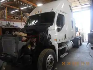 Salvage 2014 Freightliner Cascadia - FM2726