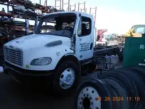 Salvage 2015 Freightliner M2106 - HN0909