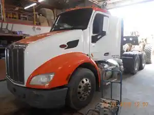 Salvage 2015 Peterbilt 579 - 284918