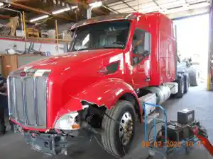 Salvage 2015 Peterbilt 579 - 326427