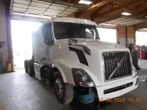 Salvage 2015 Volvo VNR - 952415