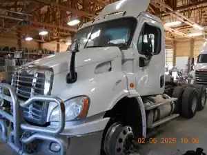 Salvage 2016 Freightliner Cascadia - HC0897