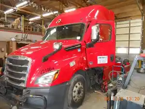 Salvage 2020 Freightliner Cascadia - MJ3182