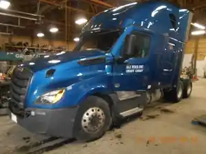Salvage 2021 Freightliner Cascadia - NA6870