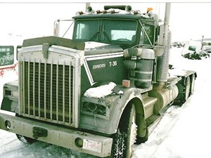 Salvage 1985 Kenworth W900 - 2220-KW