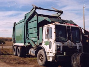 Salvage 1988 Mack MR685S - 800-MACK